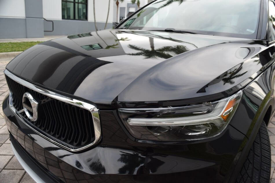 Used 2020 Volvo XC40 T5 Momentum w/ Protection Package Premier image 11