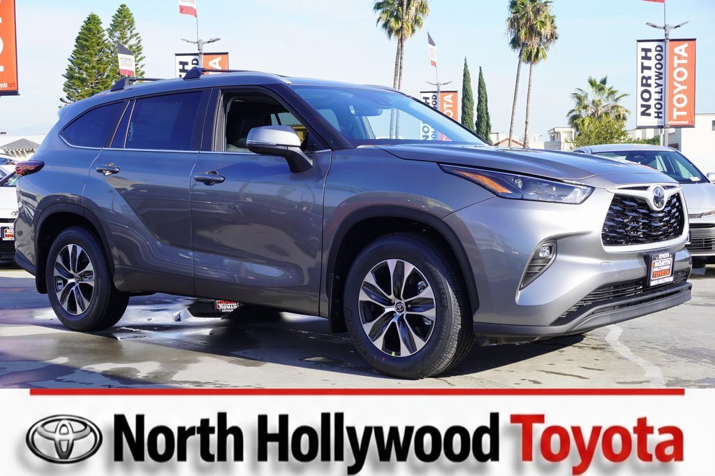 New 2026 Toyota Highlander XLE image 3