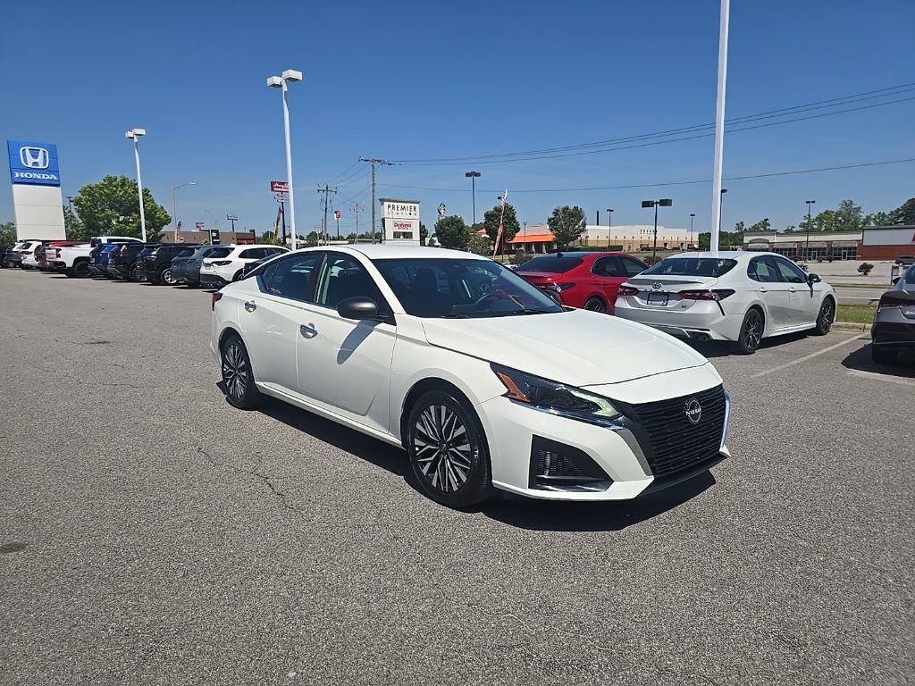 Used 2025 Nissan Altima 2.5 SV FWD image 7