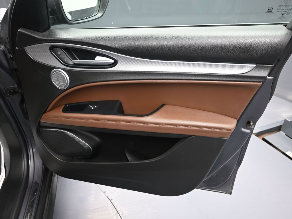 Used 2018 Alfa Romeo Stelvio Ti Sport image 38