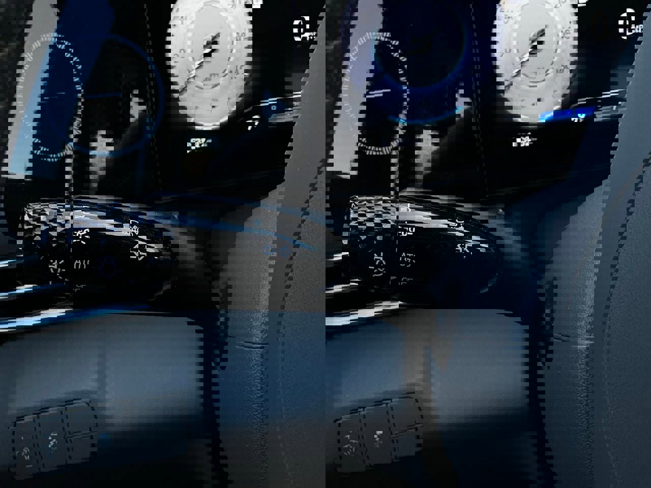 Used 2025 Hyundai Elantra SEL image 38