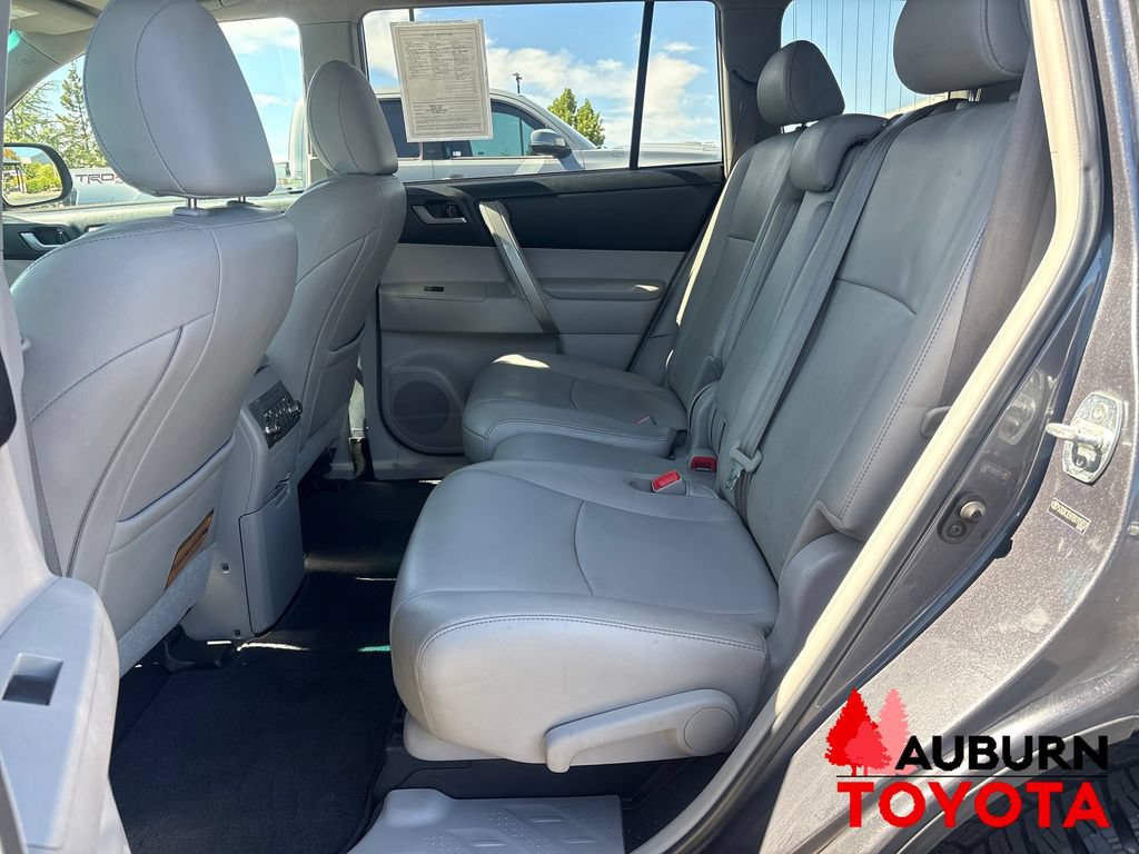 Used 2013 Toyota Highlander SE FWD image 18