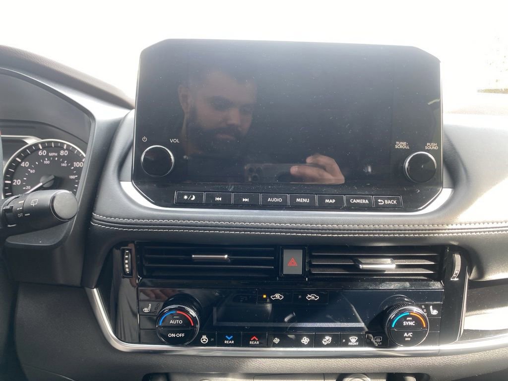 Used 2023 Nissan Rogue SL w/ SL Premium Package image 25