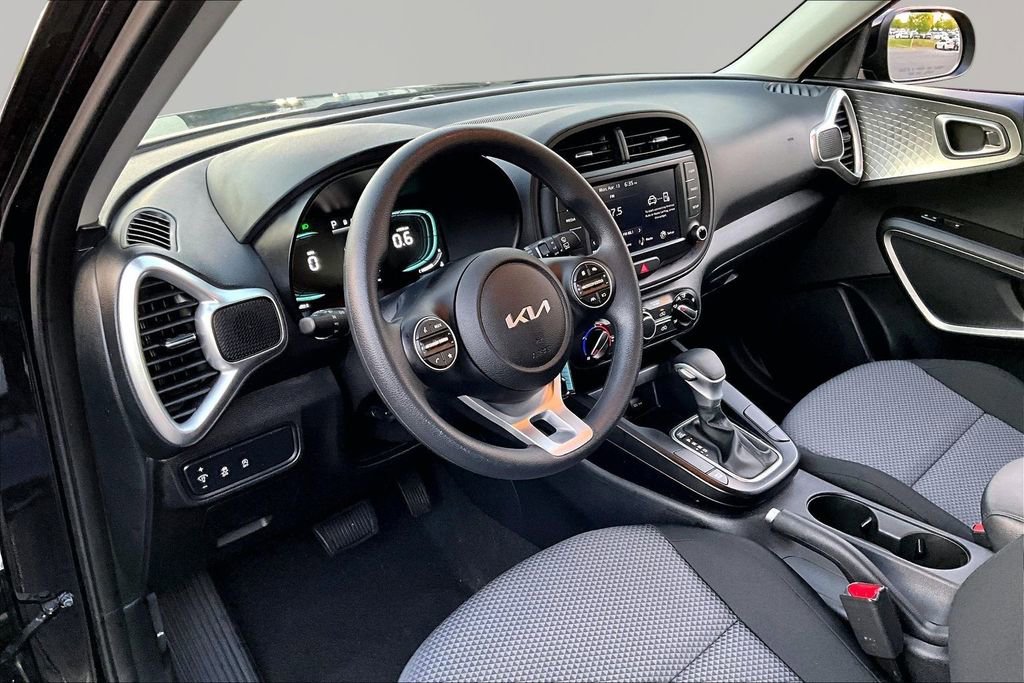 Used 2023 Kia Soul LX w/ LX Technology Package FWD image 13