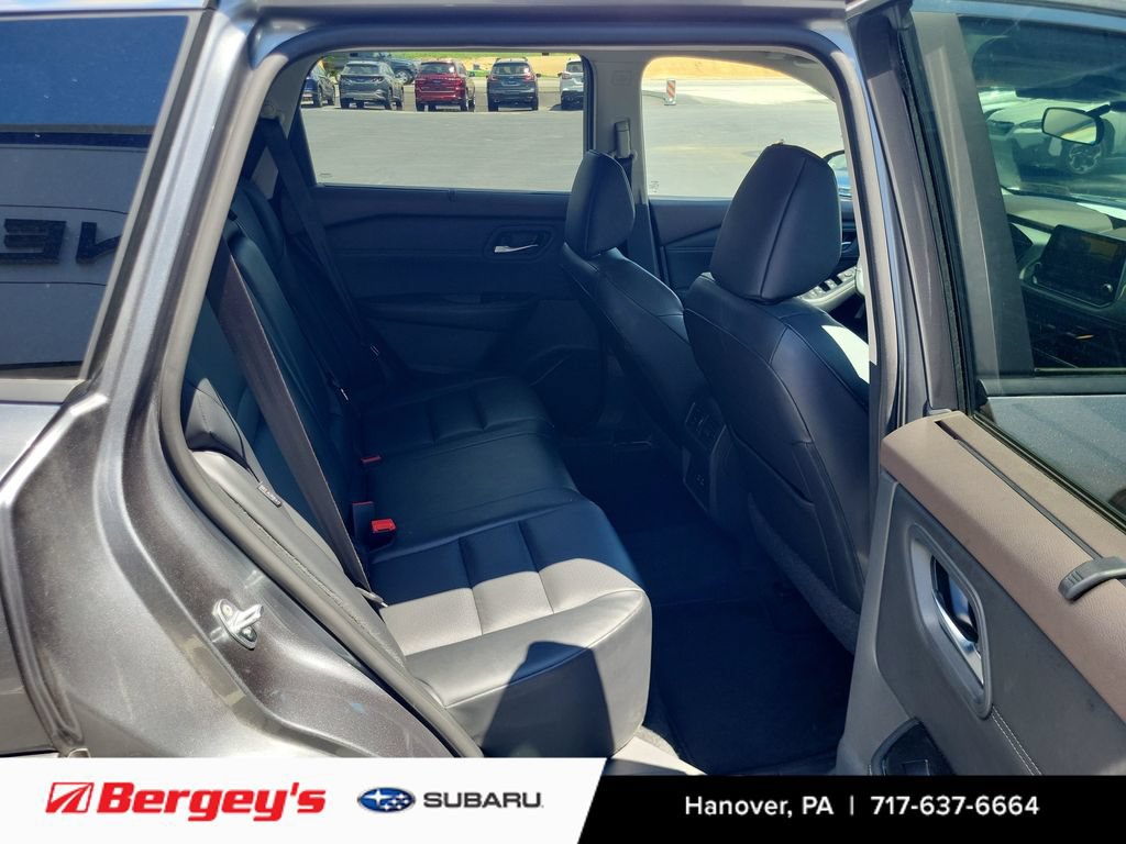 Used 2023 Nissan Rogue SV w/ SV Premium Package AWD/4WD image 11