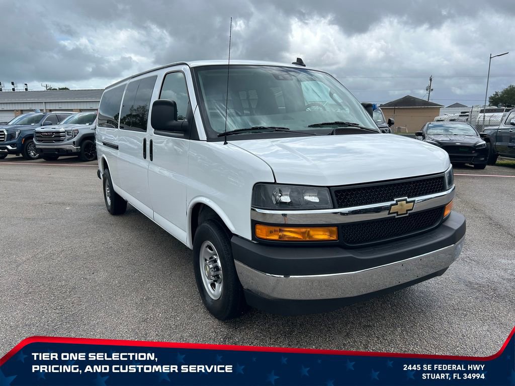 Used 2024 Chevrolet Express 3500 LT w/ LT Preferred Equipment Group RWD image 3