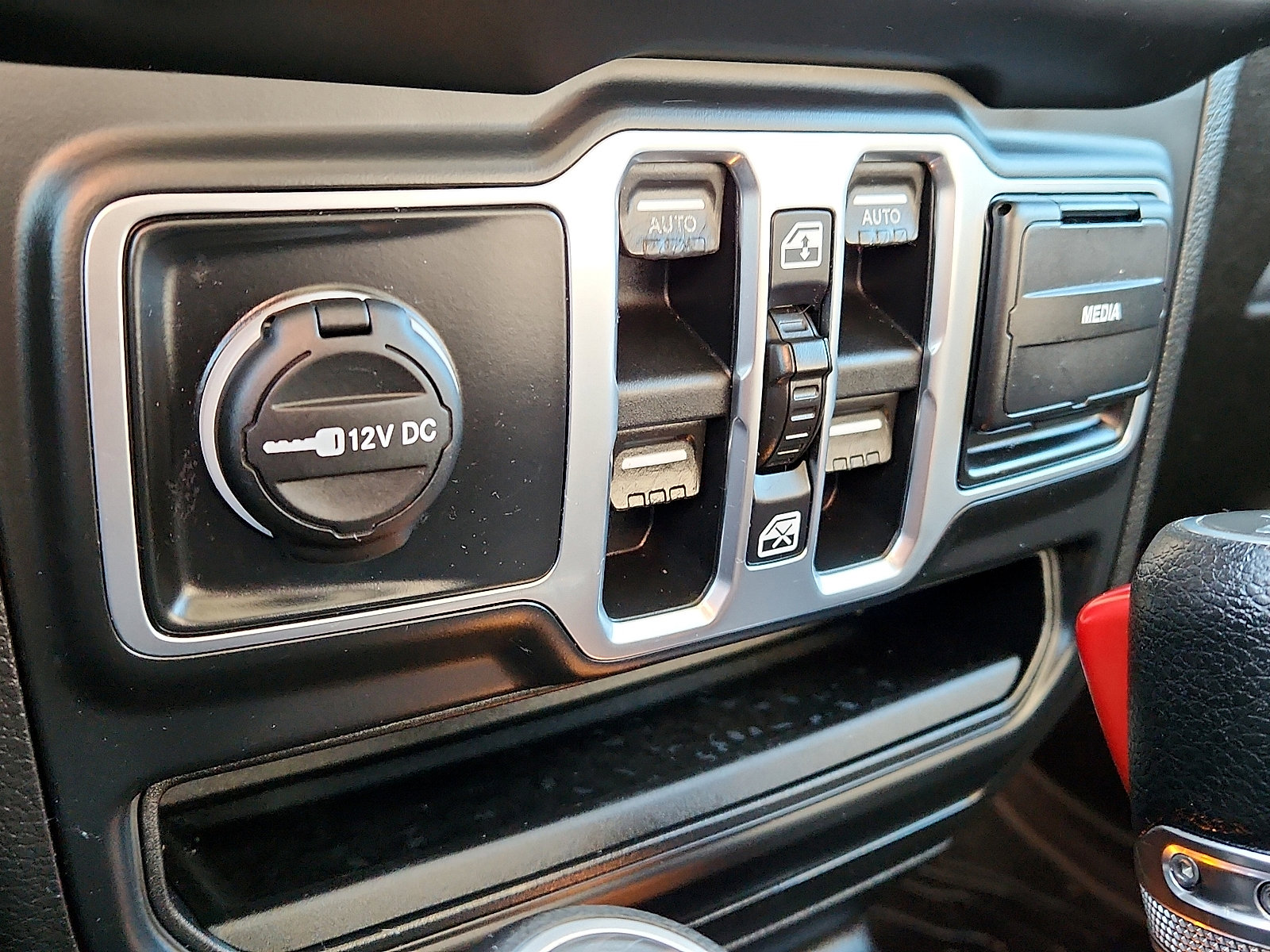 Used 2018 Jeep Wrangler Unlimited Sport S image 25