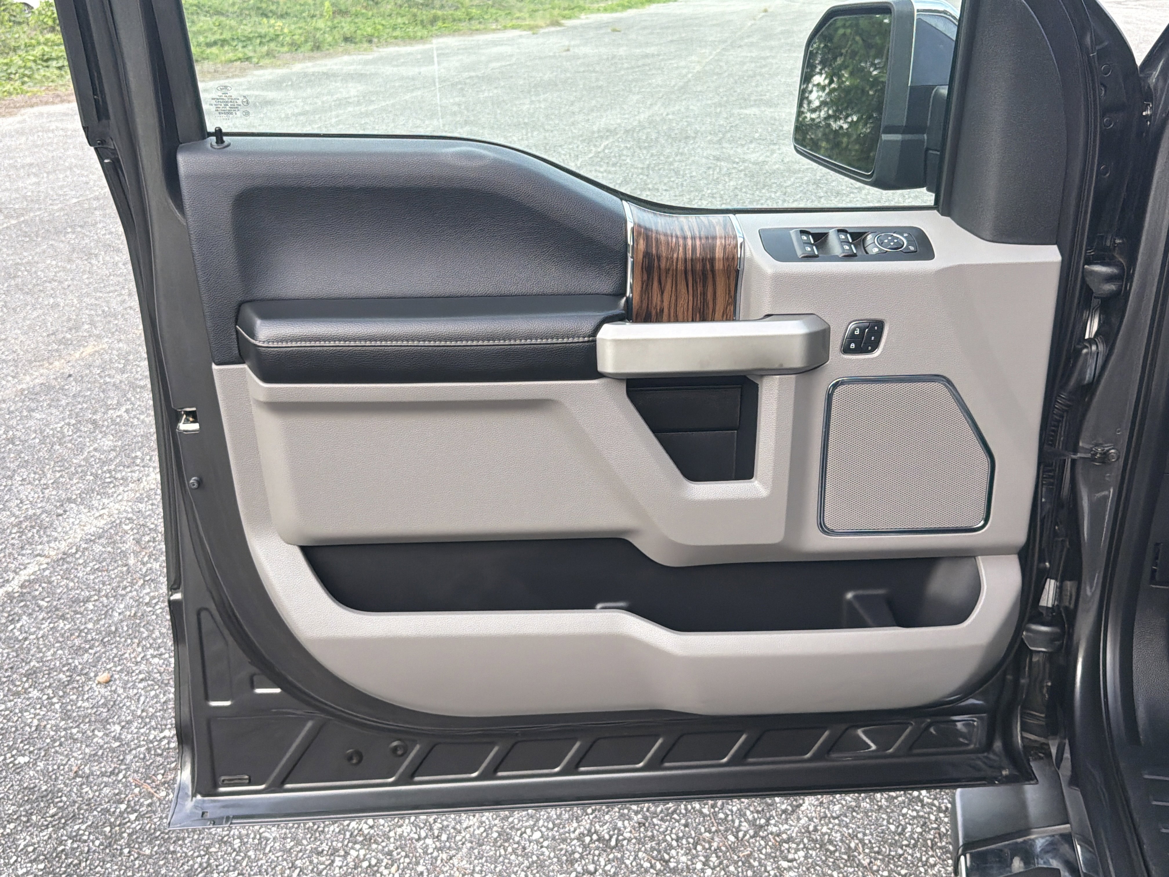 Used 2018 Ford F150 Lariat RWD image 11