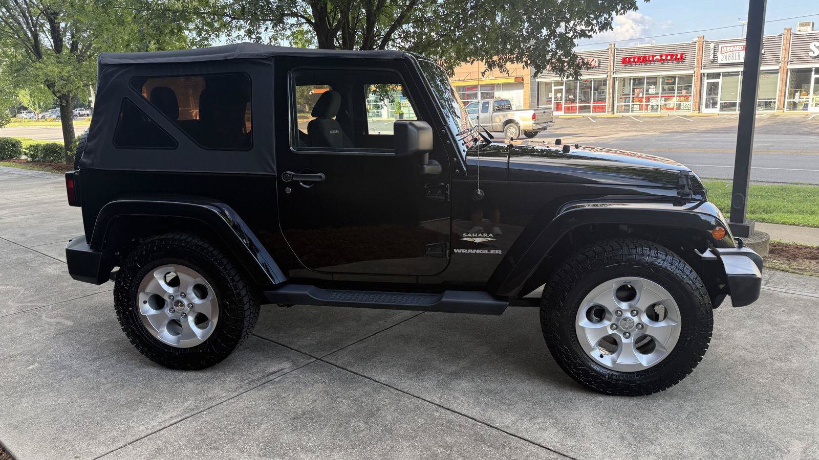 Used 2014 Jeep Wrangler Sahara w/ Connectivity Group AWD/4WD image 5