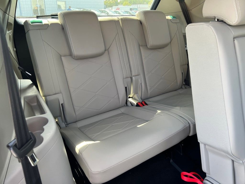 New 2026 Volkswagen Atlas SE image 11