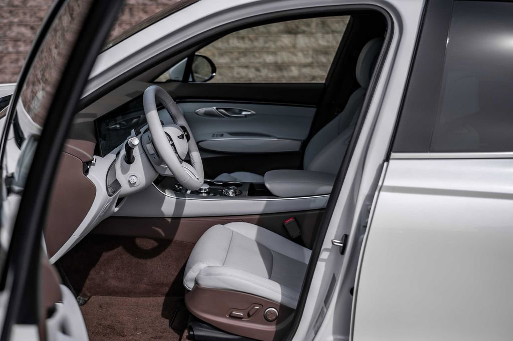 Used 2026 Genesis GV70 2.5T Advanced image 23