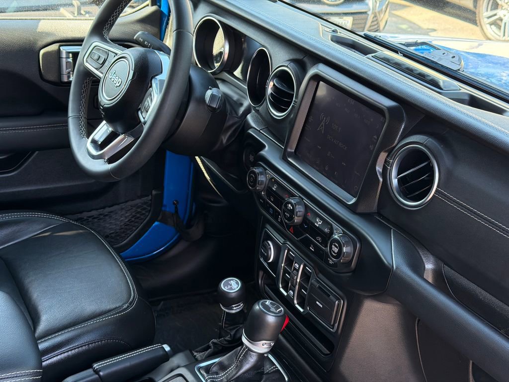 Used 2023 Jeep Wrangler Unlimited Sahara AWD/4WD image 9