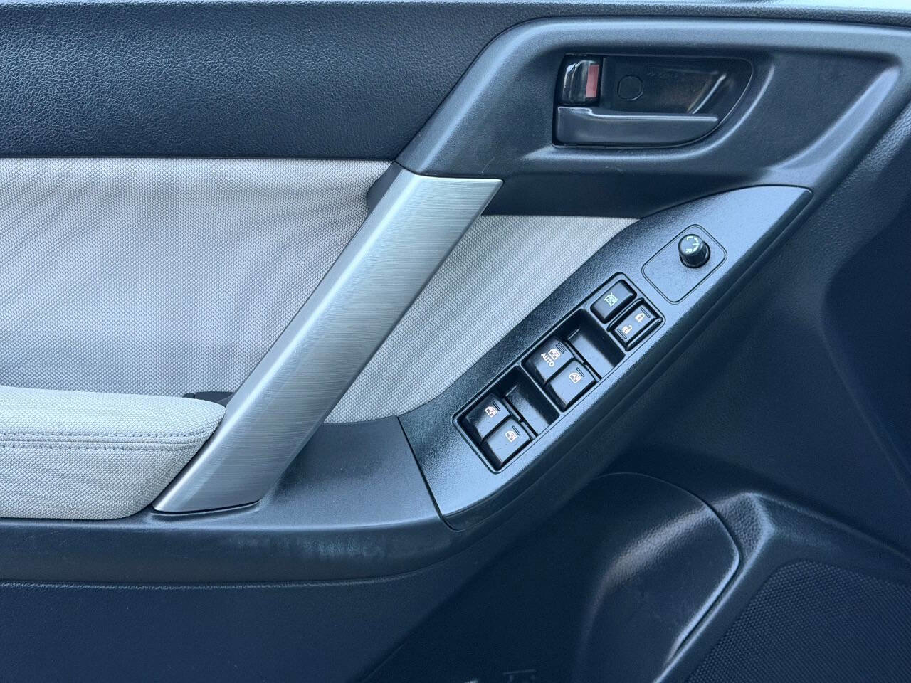 Used 2015 Subaru Forester 2.5i Premium image 24