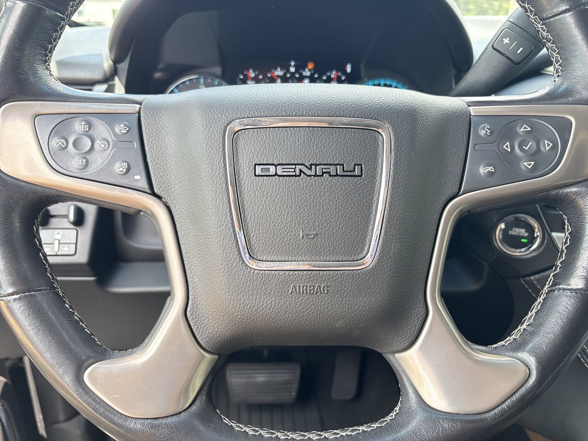 Used 2020 GMC Yukon Denali AWD/4WD image 13