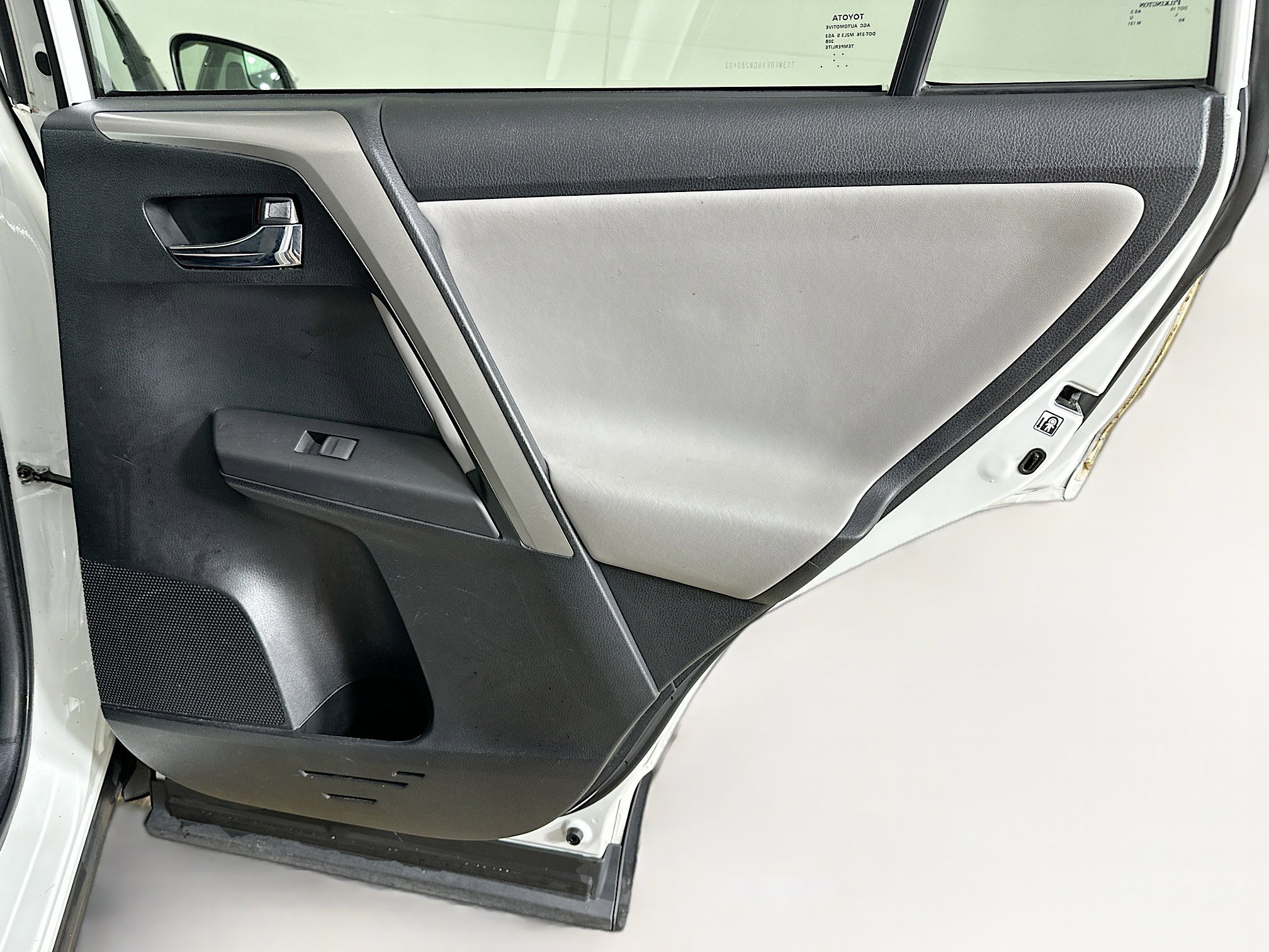 Used 2016 Toyota RAV4 XLE image 30