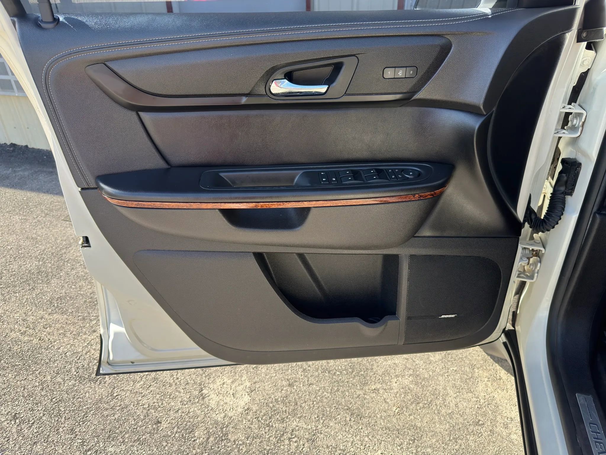 Used 2014 Chevrolet Traverse LTZ FWD image 2