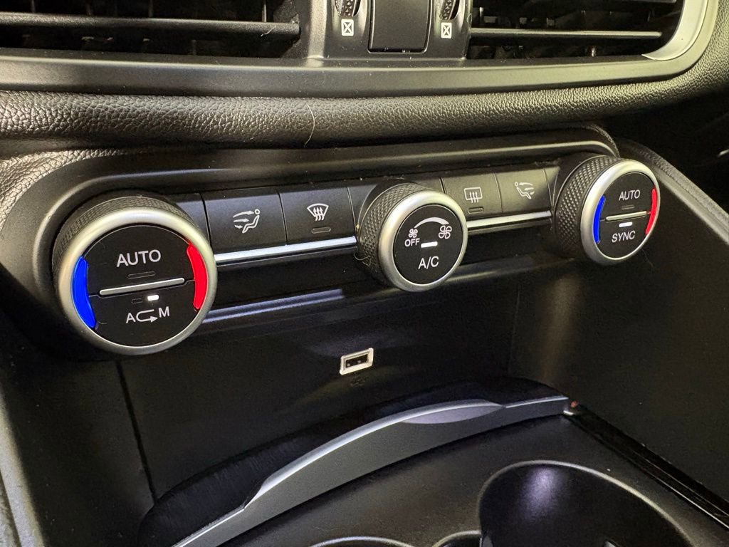 Used 2019 Alfa Romeo Giulia image 34