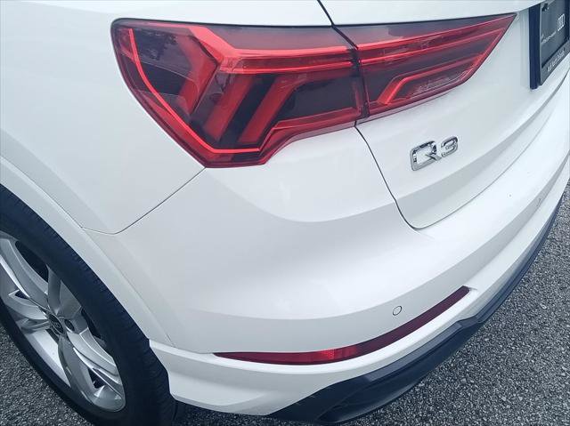 Certified 2022 Audi Q3 2.0T Premium w/ Convenience Package AWD/4WD image 9