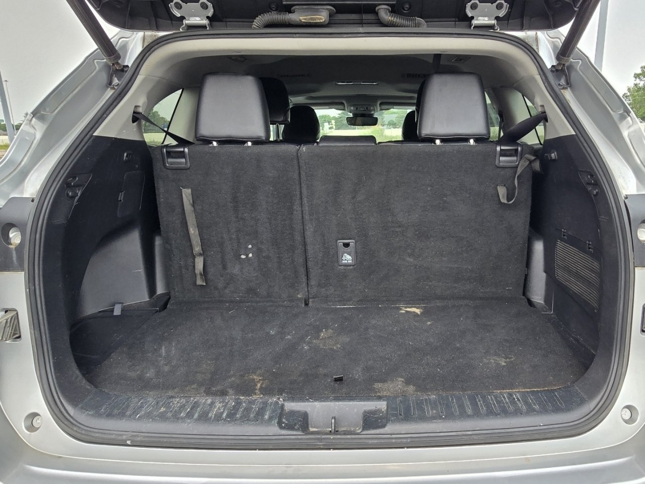 Used 2022 Toyota Highlander XLE FWD image 19