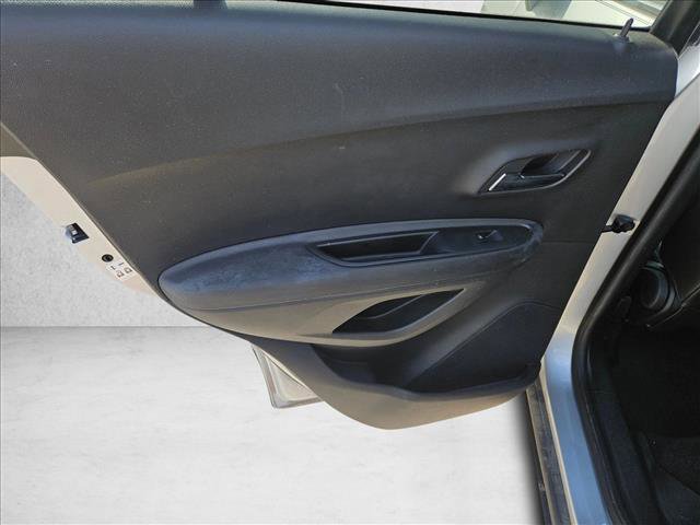 Used 2018 Chevrolet Trax LT w/ LT Convenience Package image 7