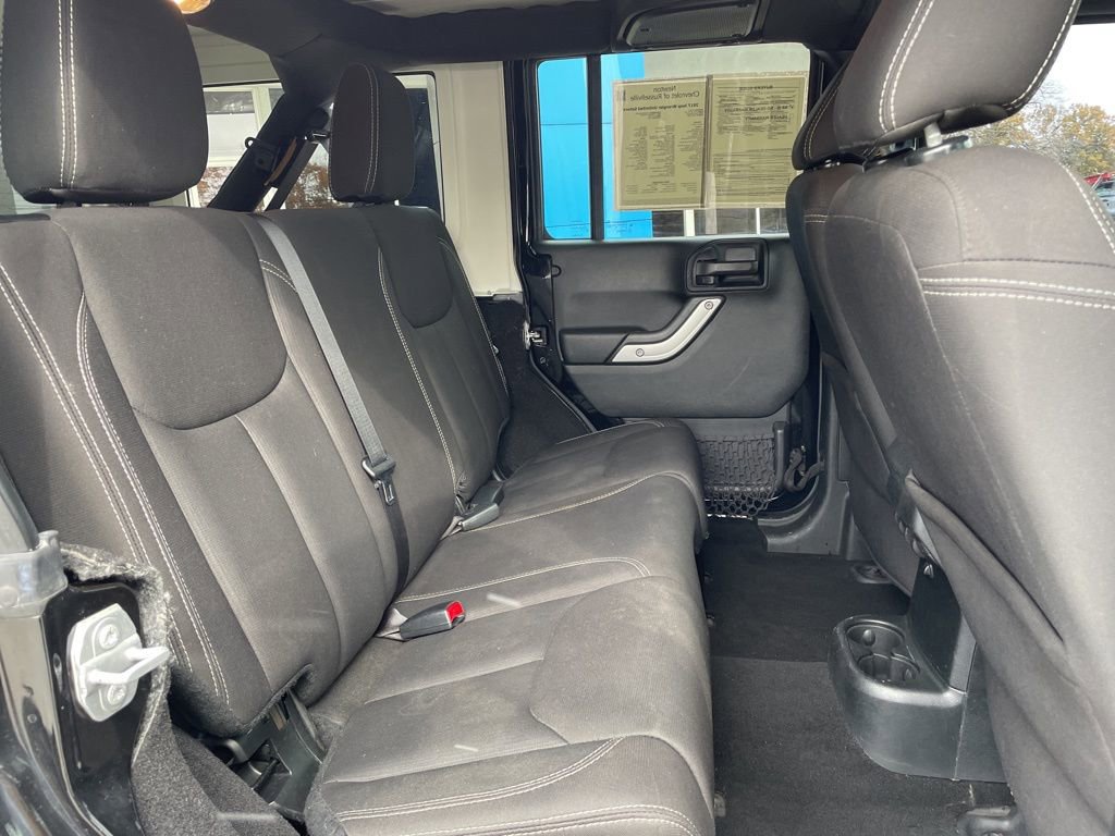 Used 2017 Jeep Wrangler Unlimited Sahara w/ Connectivity Group image 27