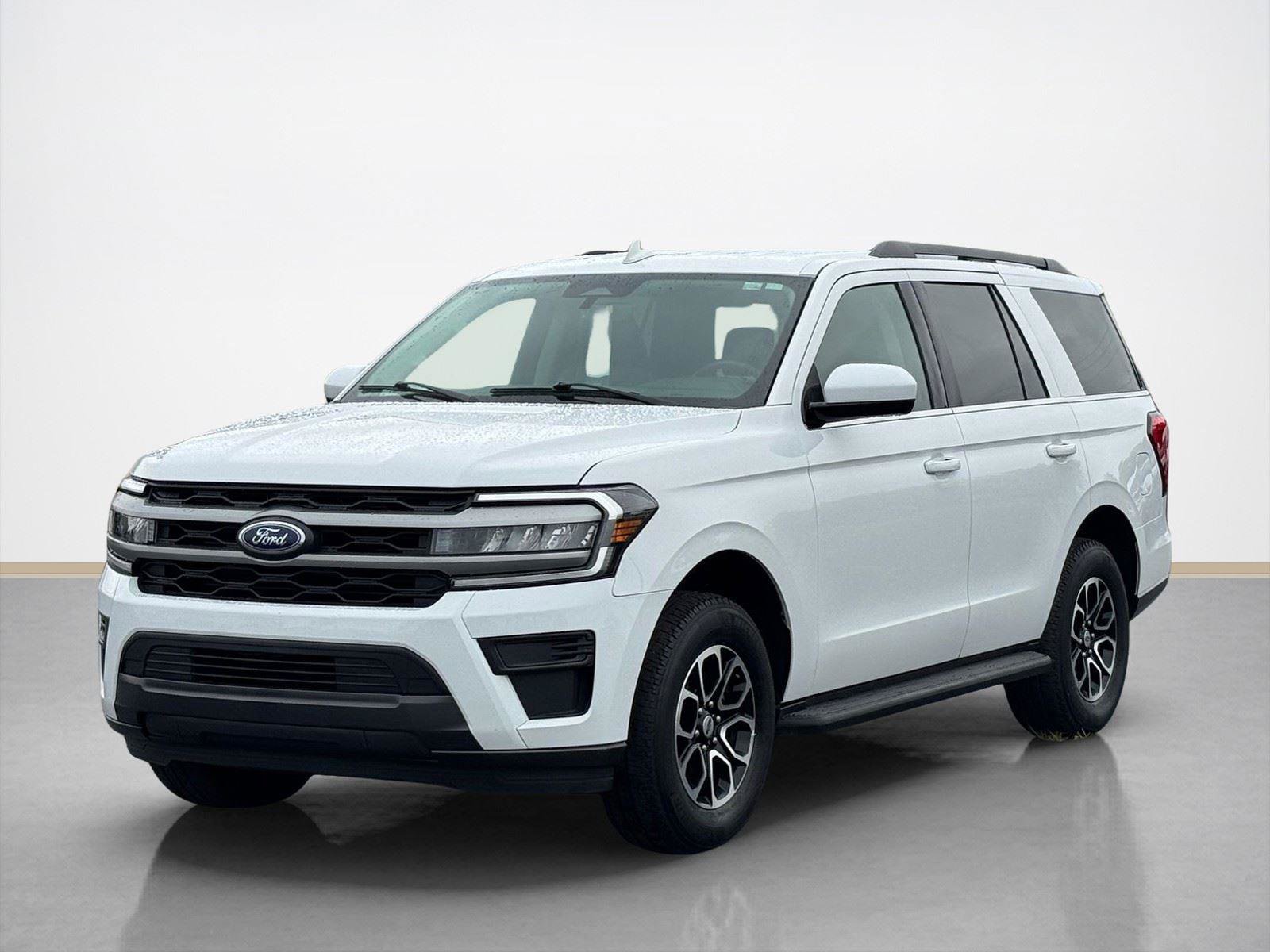 Used 2024 Ford Expedition XLT AWD/4WD image 3