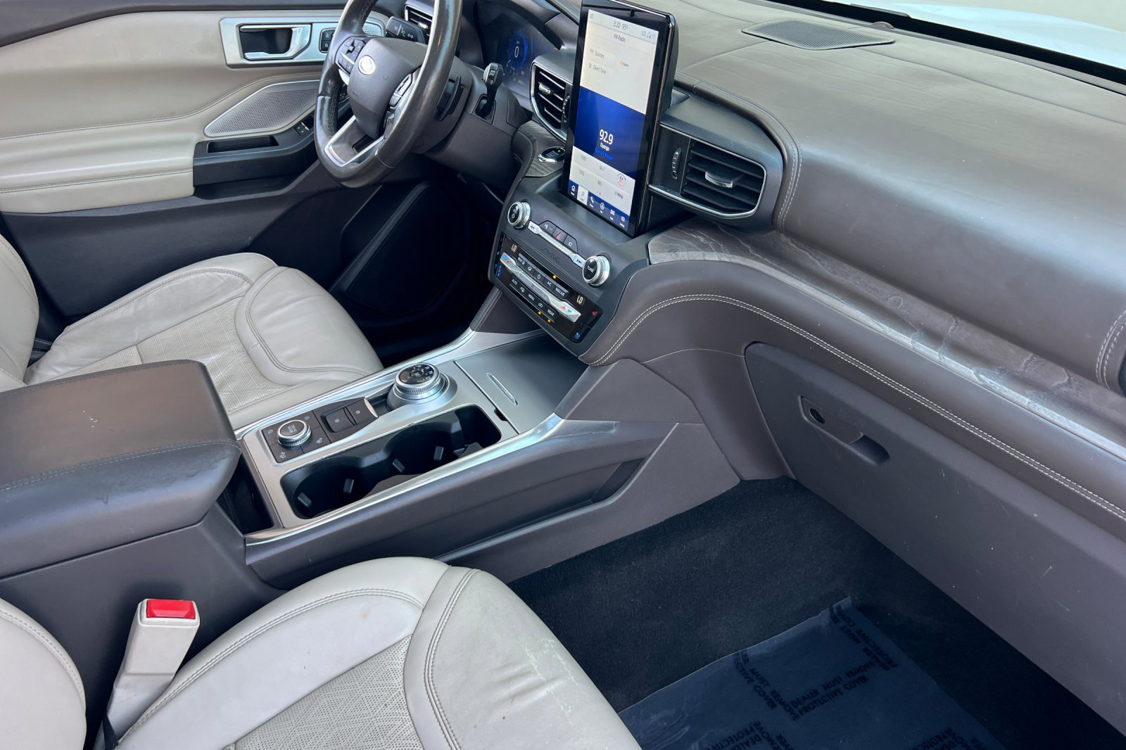 Used 2020 Ford Explorer Platinum w/ Premium Technology Package image 17