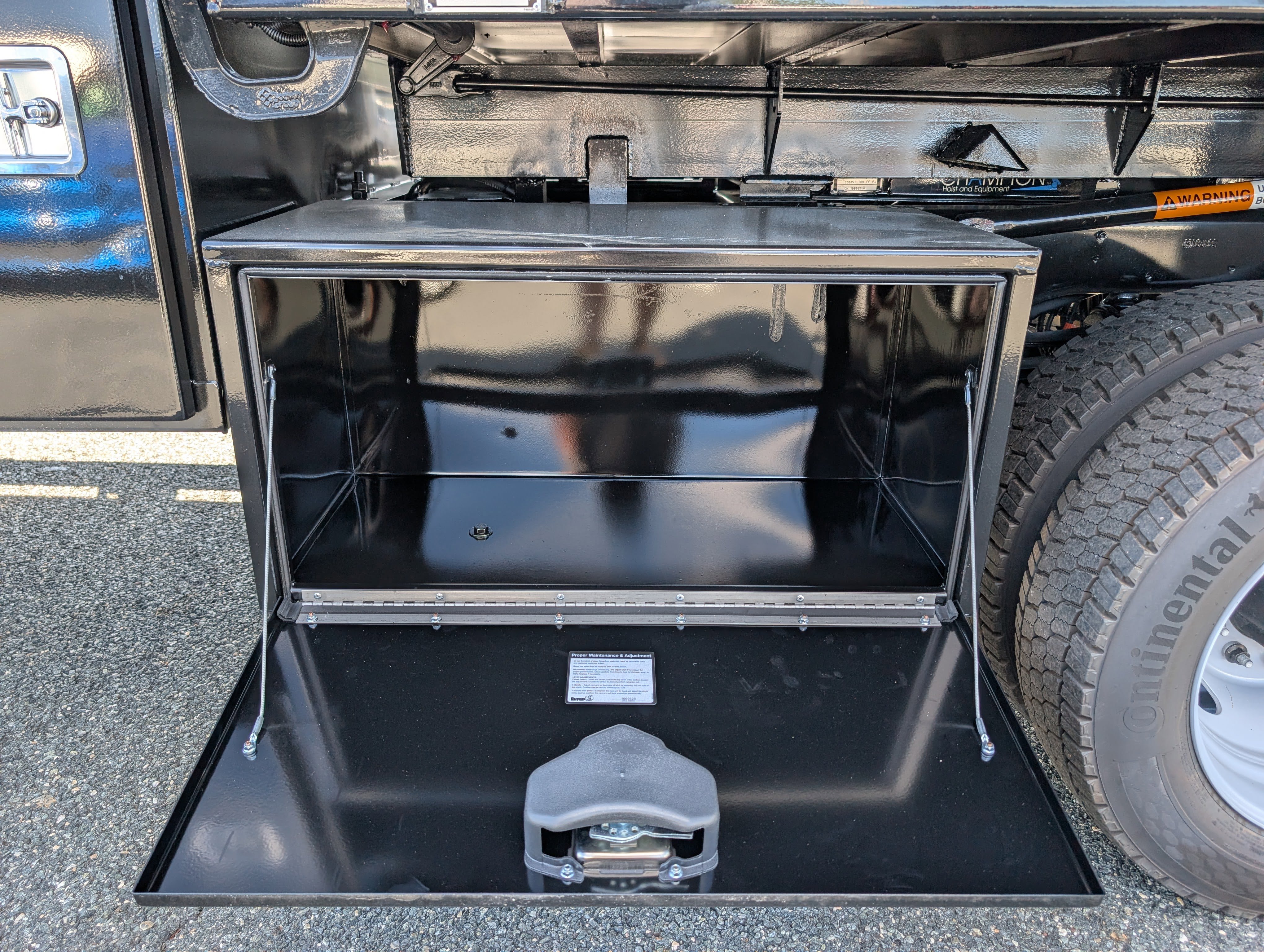 New 2025 Ford F550 4x4 Crew Cab image 17