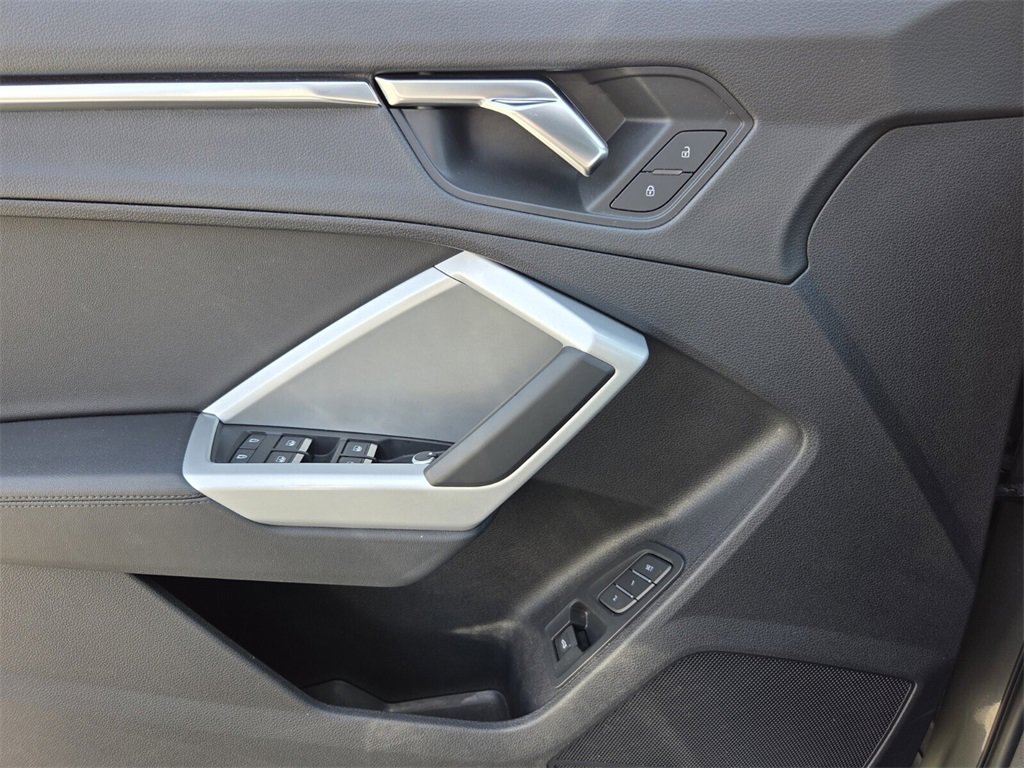 Used 2023 Audi Q3 2.0T Premium image 24