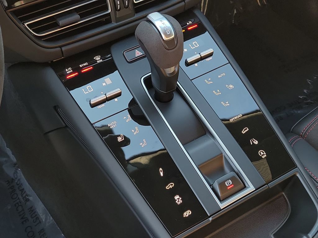 New 2026 Porsche Macan GTS image 32