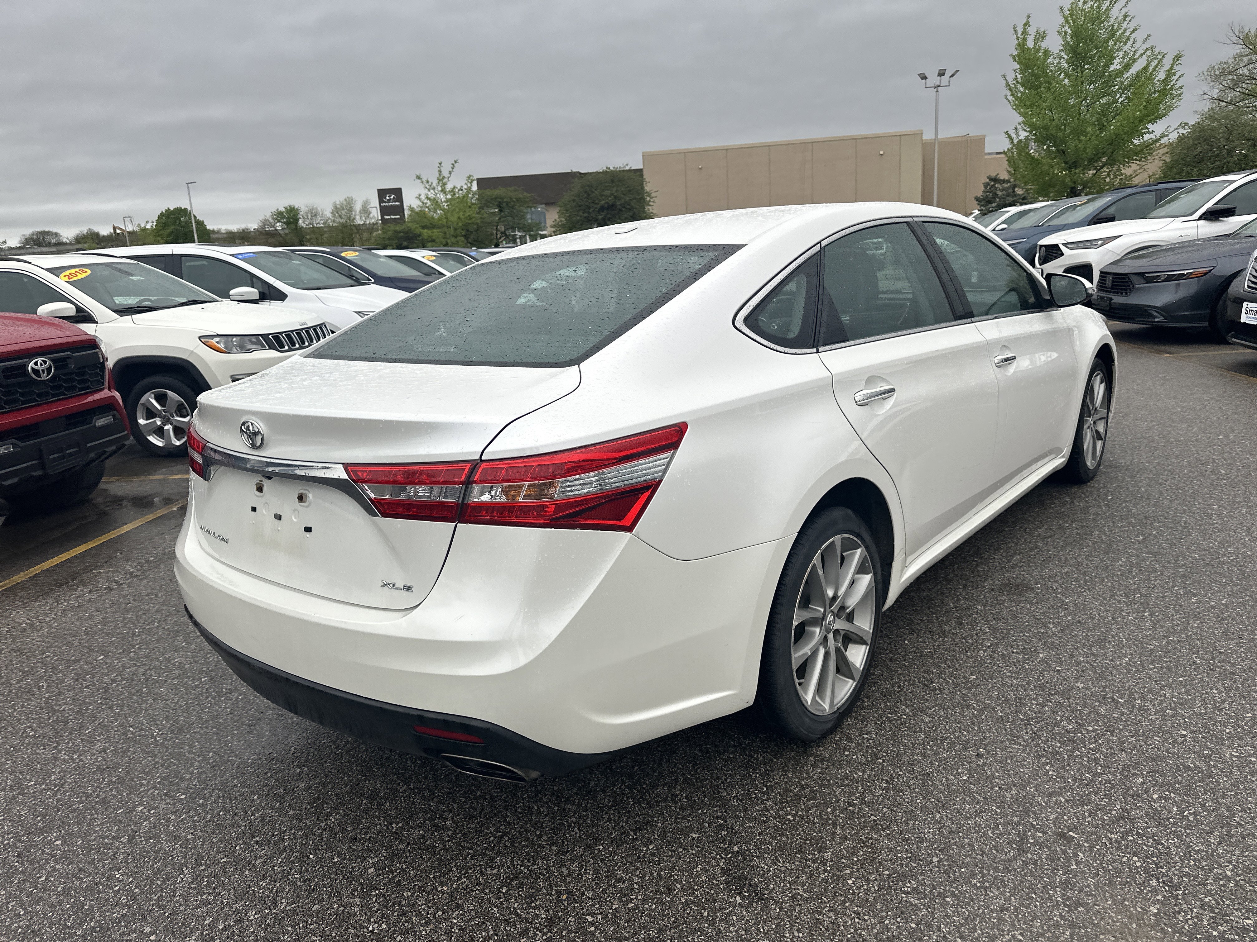 Used 2015 Toyota Avalon XLE Touring FWD image 4