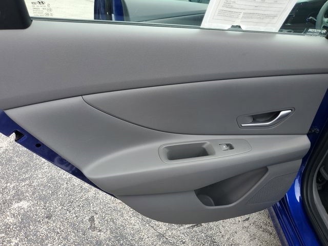 Used 2024 Hyundai Elantra SE image 18