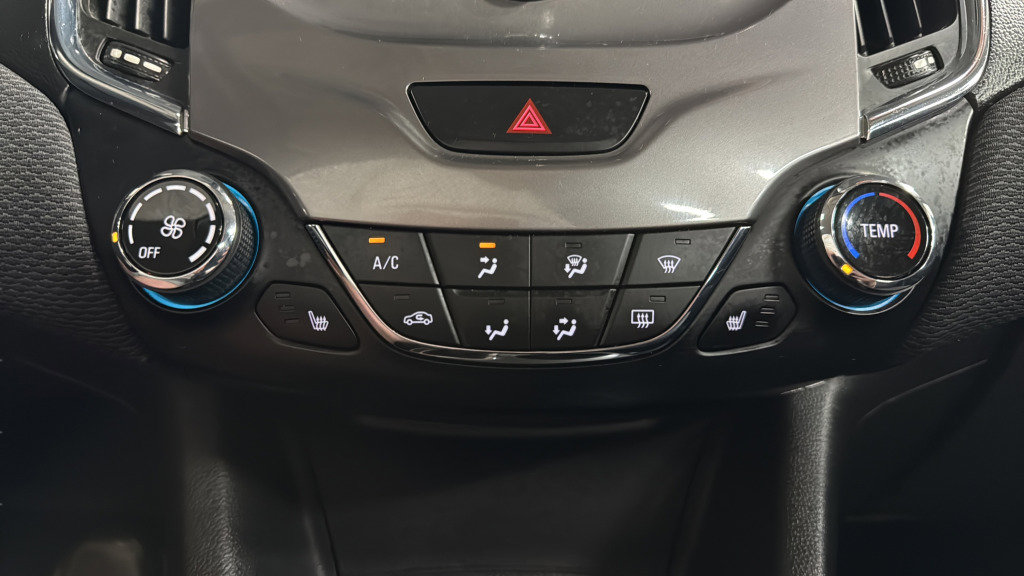 Used 2018 Chevrolet Cruze LT w/ Convenience Package image 27