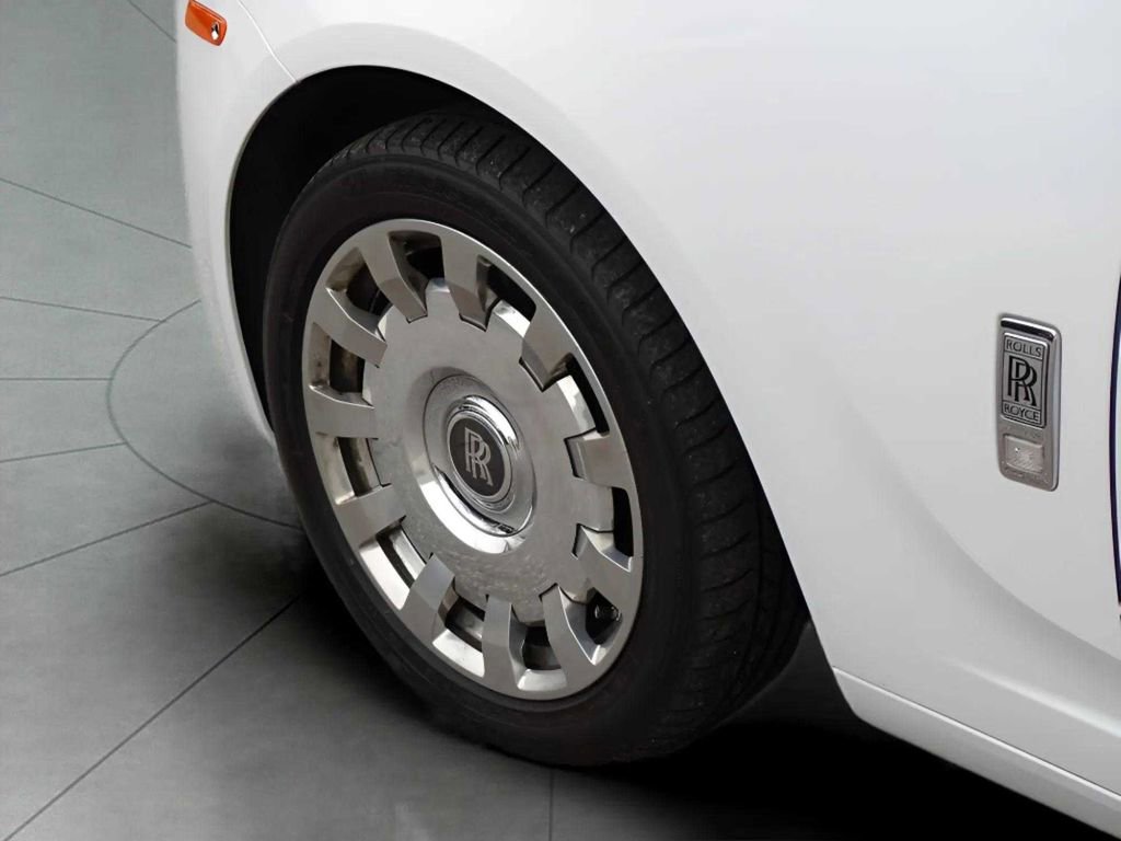Certified 2019 Rolls-Royce Ghost RWD image 22