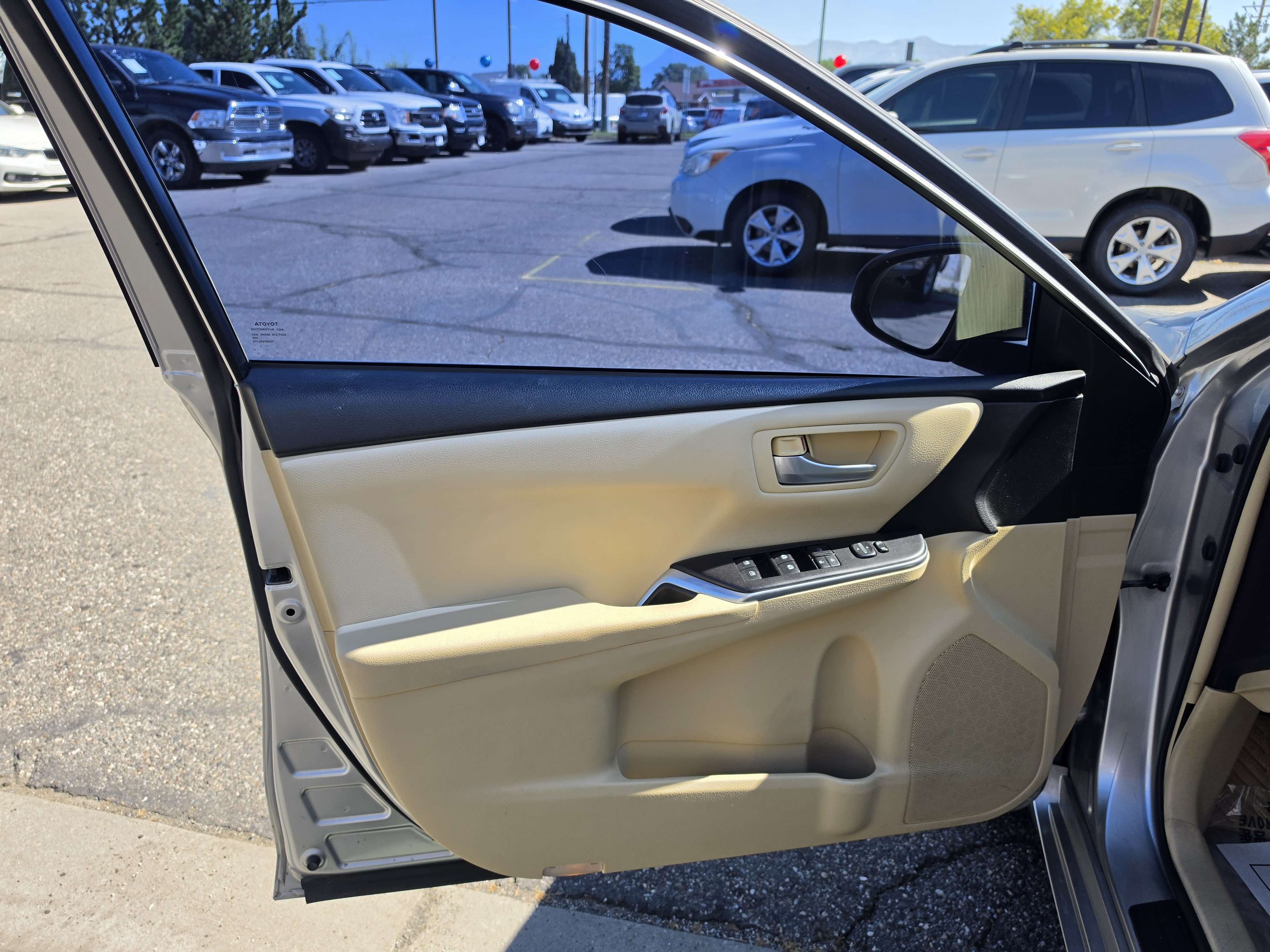 Used 2017 Toyota Camry LE FWD image 11