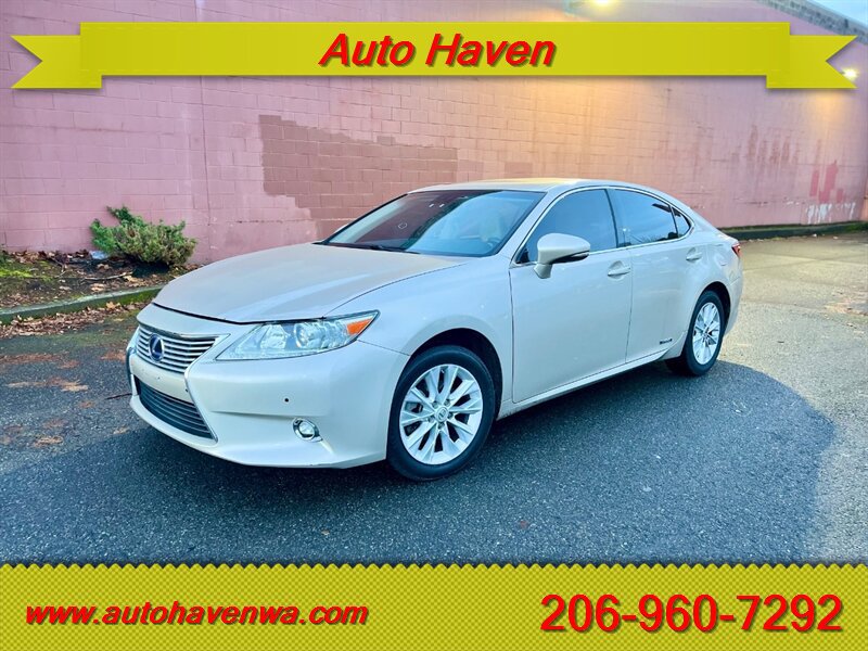 Used 2014 Lexus ES 300h w/ Luxury Package w/Bamboo Trim