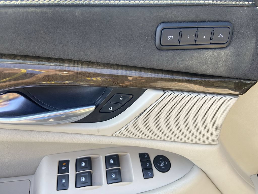 Certified 2020 Cadillac Escalade Premium Luxury AWD/4WD image 32