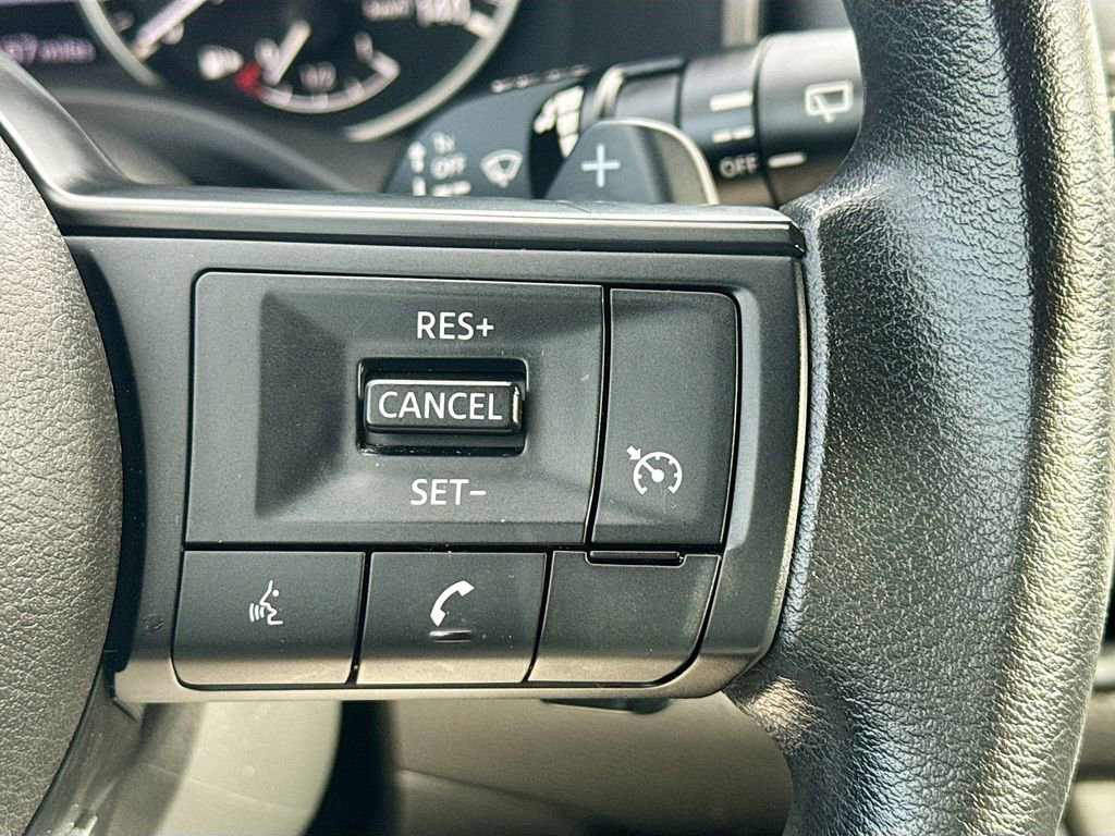 Used 2023 Nissan Rogue S image 10