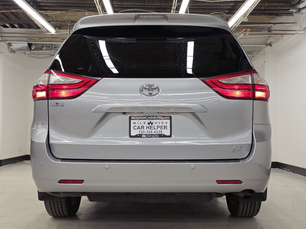 Used 2017 Toyota Sienna XLE Premium image 17
