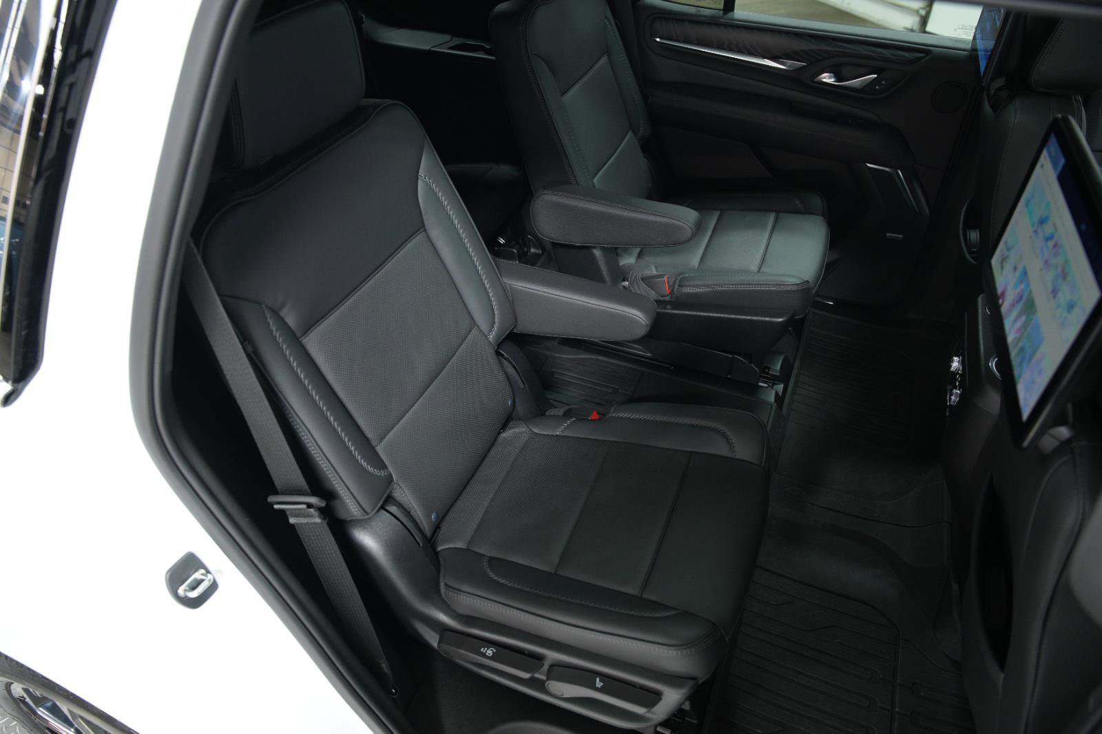 Used 2023 GMC Yukon Denali w/ LPO, Floor Liner Package image 18