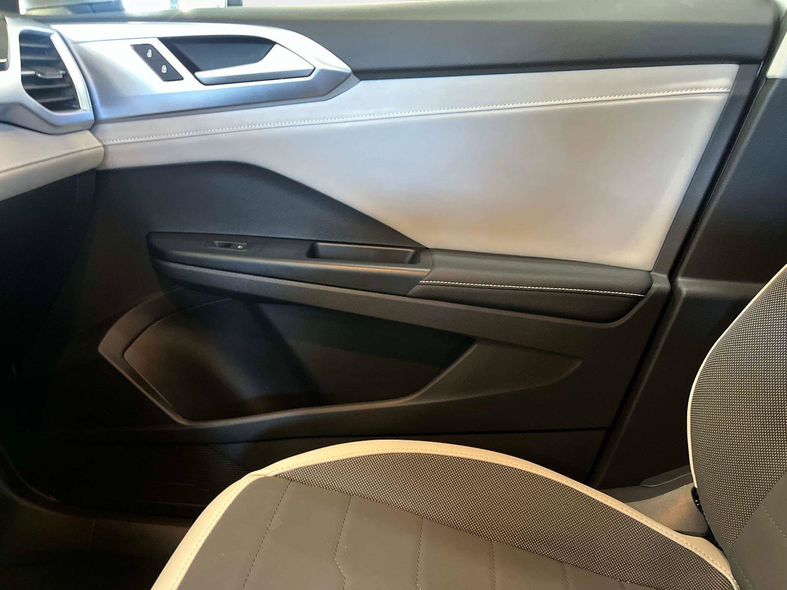 Used 2025 Volkswagen Taos SE image 23