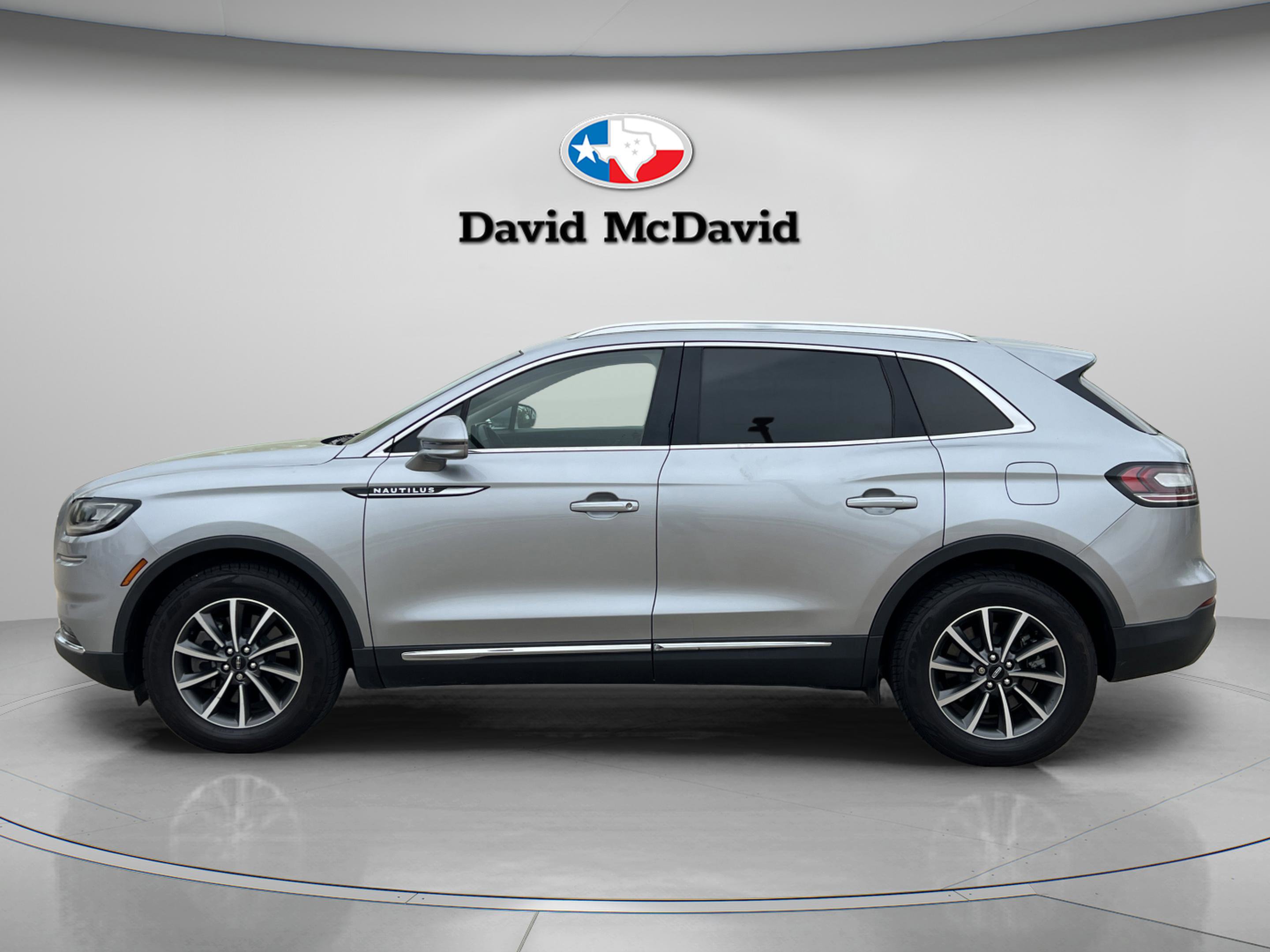 Used 2022 Lincoln Nautilus AWD image 4