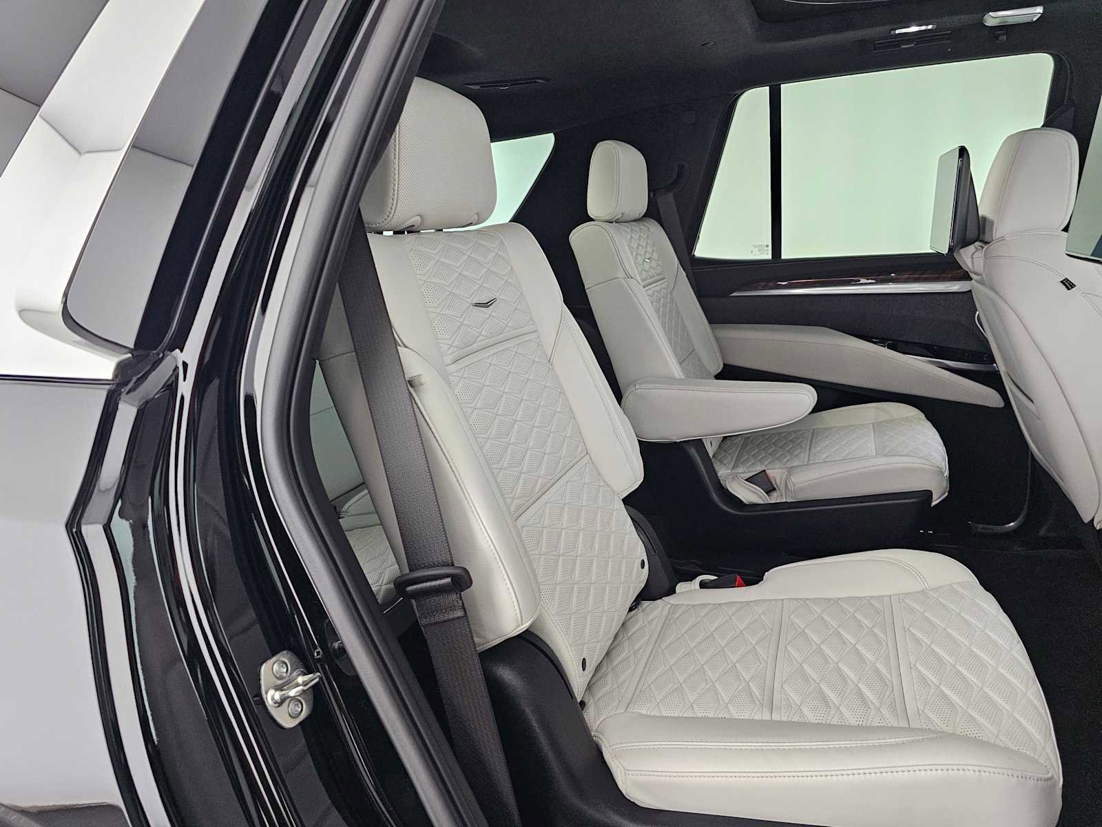 New 2026 Cadillac Escalade Platinum Luxury w/ LPO, Radiant Package AWD/4WD image 12