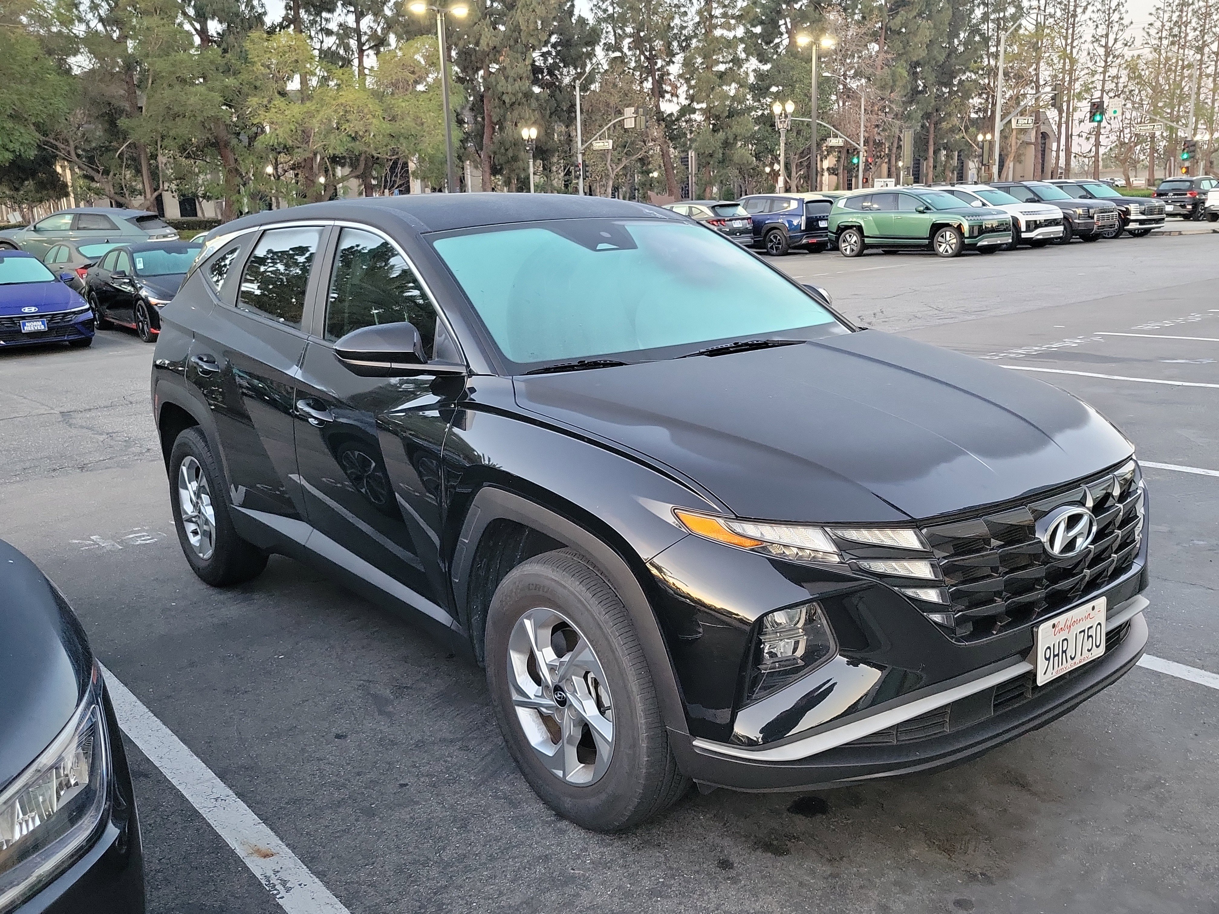 Used 2023 Hyundai Tucson SE image 3