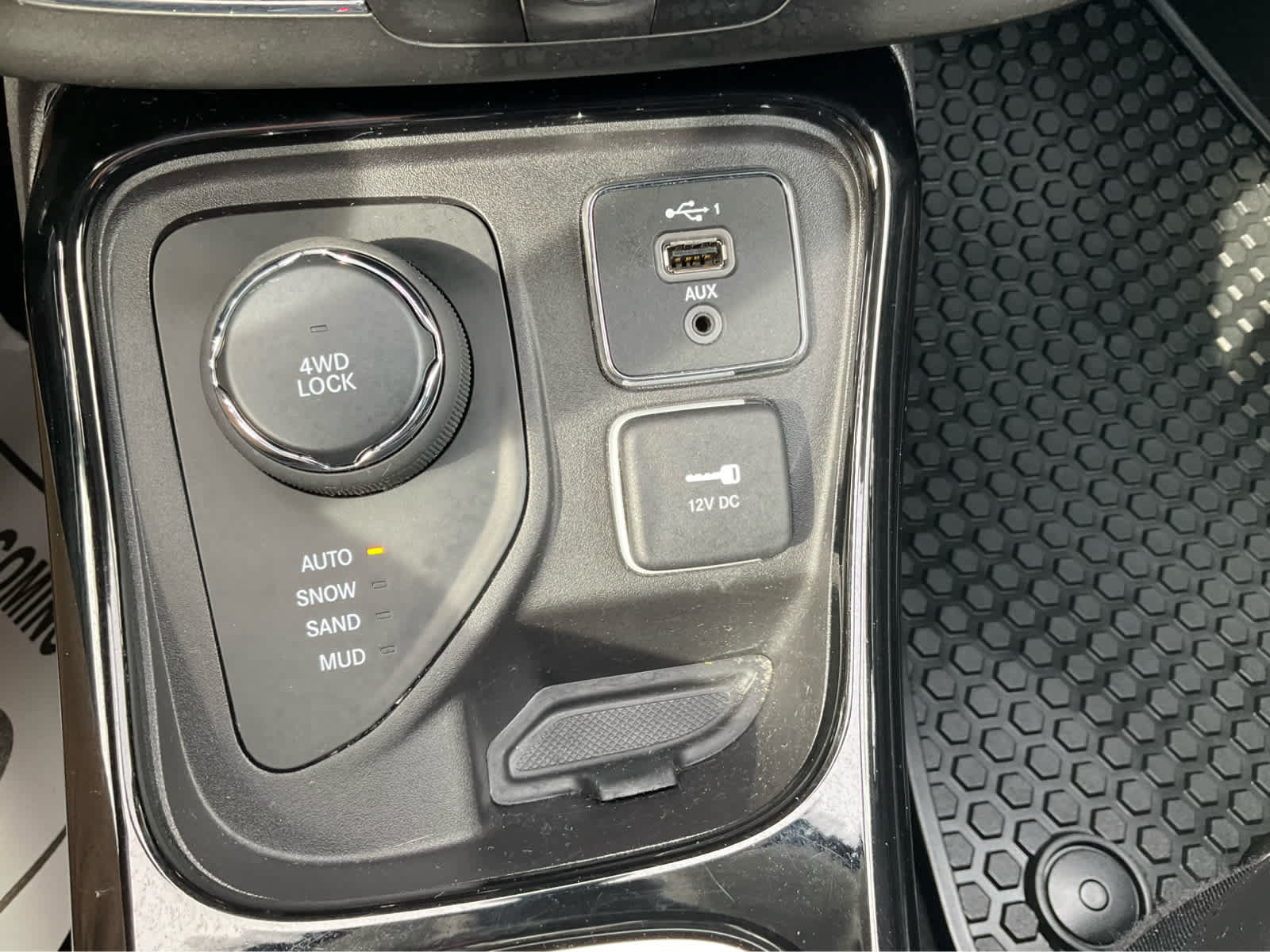 Used 2020 Jeep Compass Latitude AWD/4WD image 11
