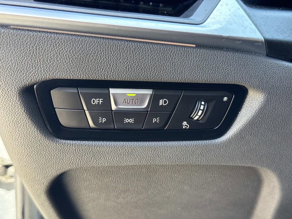 Used 2023 BMW 330i Sedan image 46