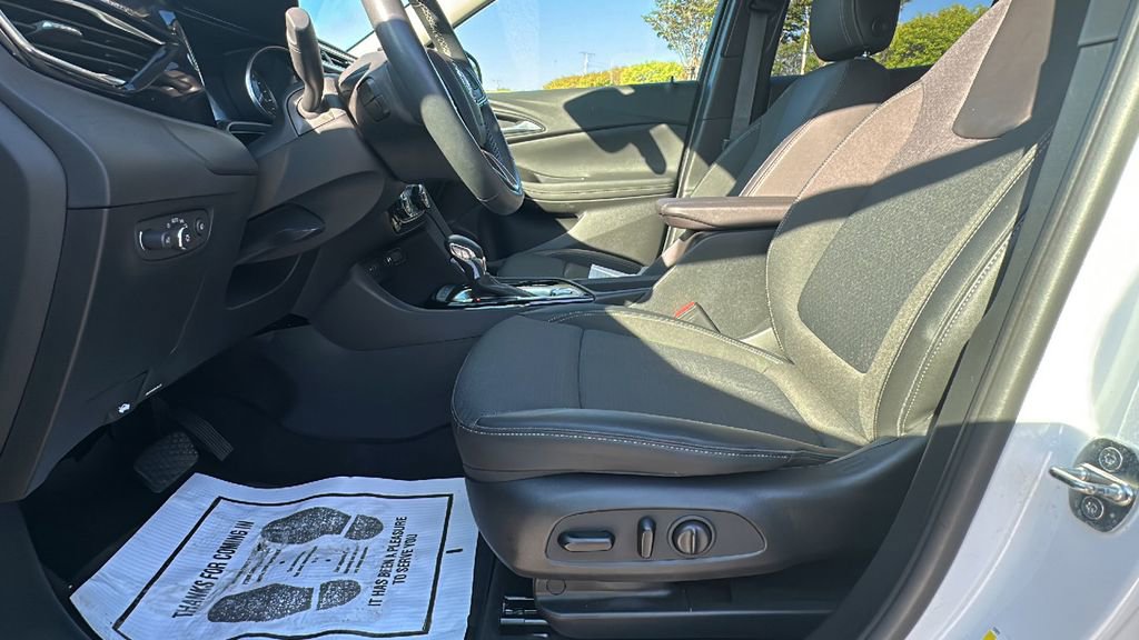 Used 2023 Buick Encore GX Select image 10