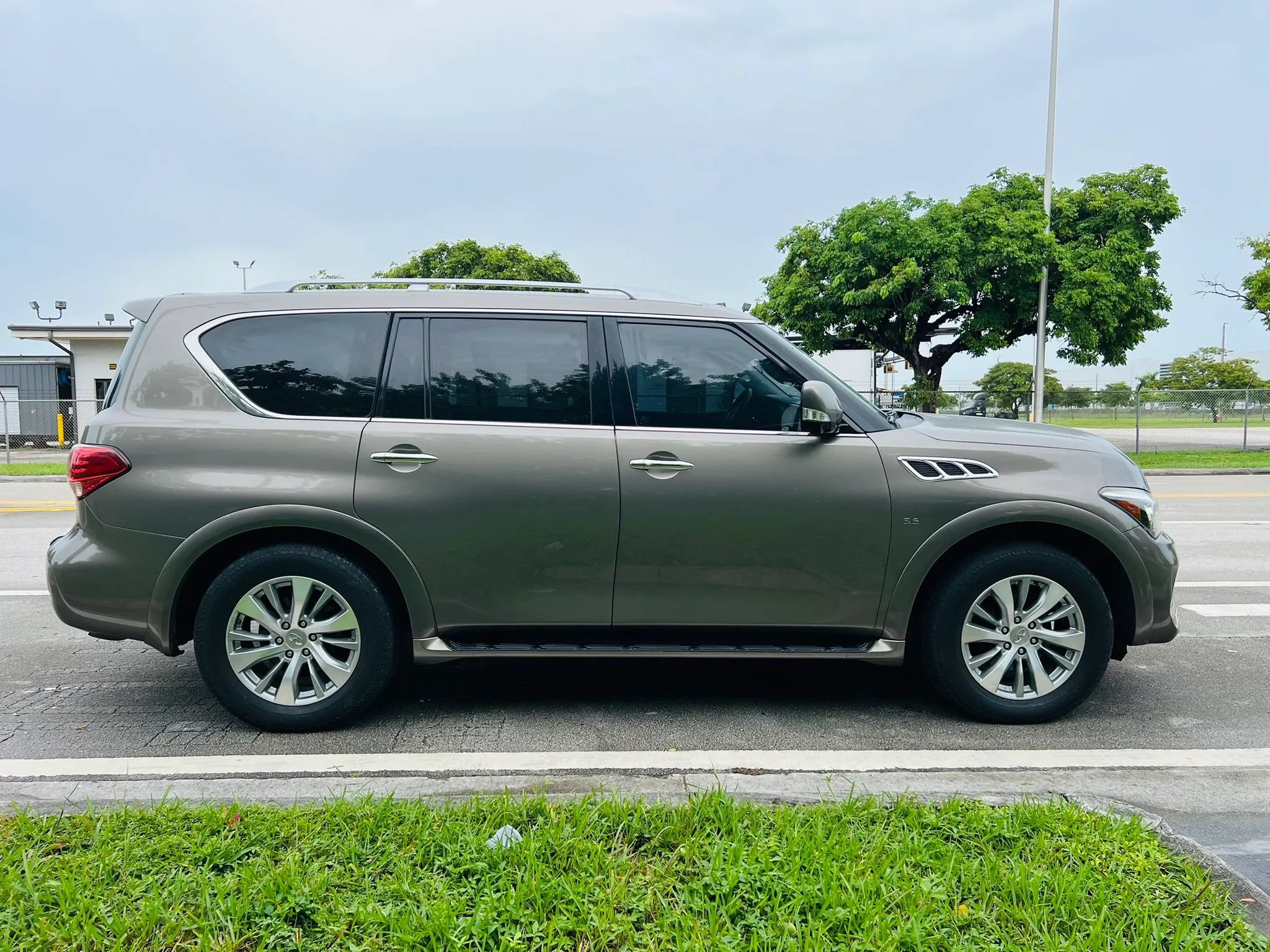 Used 2017 INFINITI QX80 2WD image 6