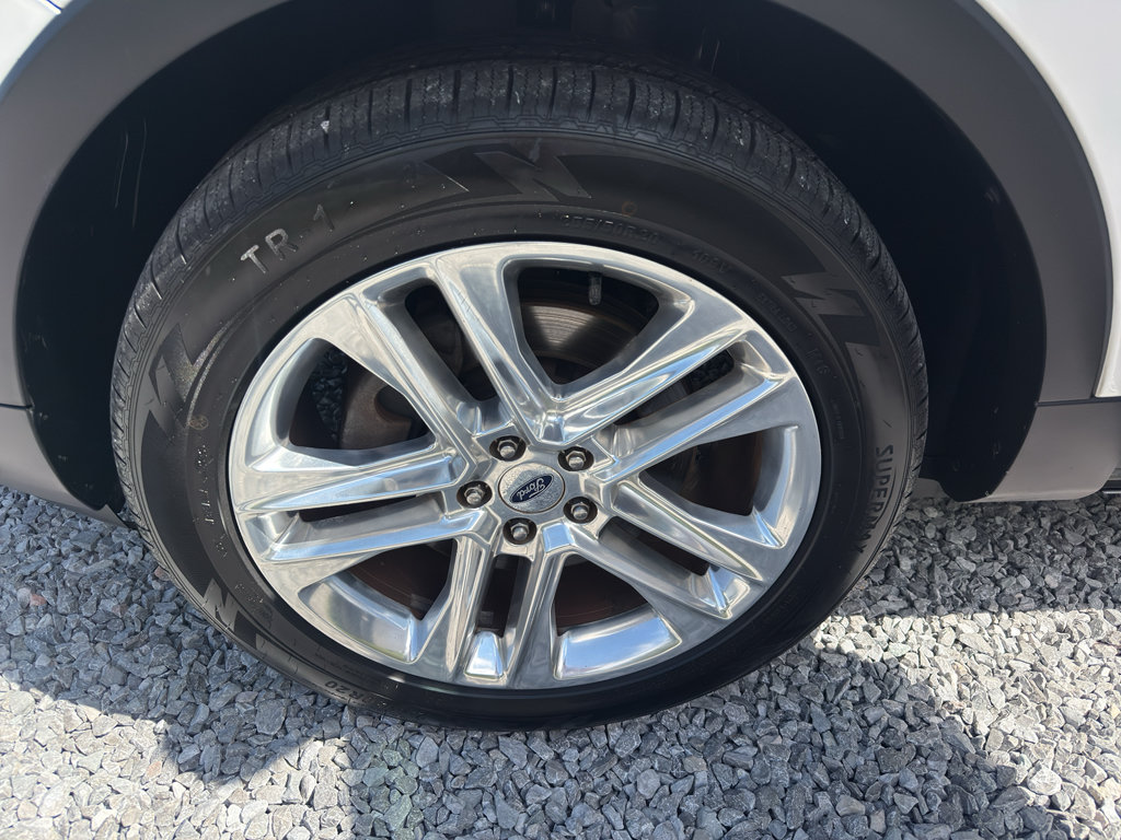 Used 2017 Ford Explorer XLT w/ Equipment Group 202A AWD/4WD image 27