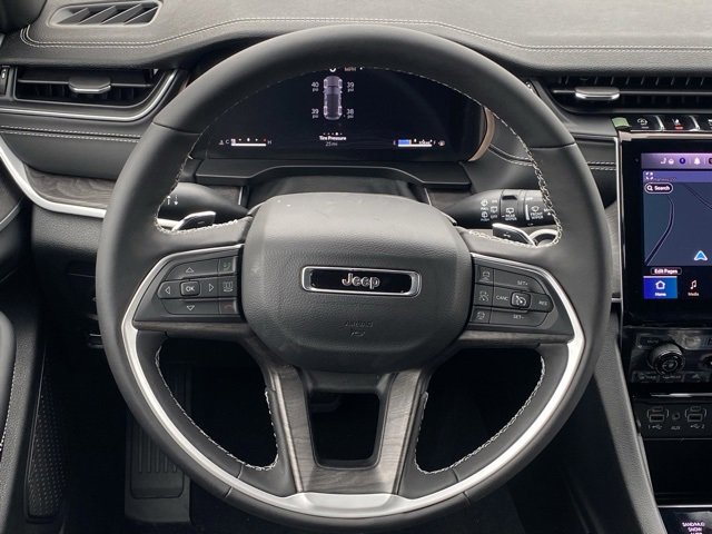New 2025 Jeep Grand Cherokee Limited image 38